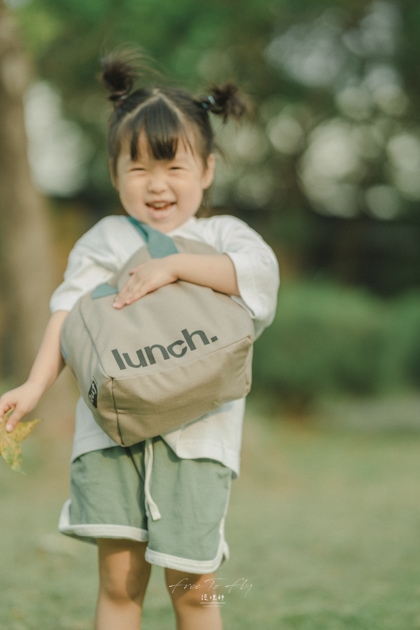 午餐袋日常生活中的使用，也能當孩子的外出包、媽媽包